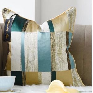 Decorative pillow